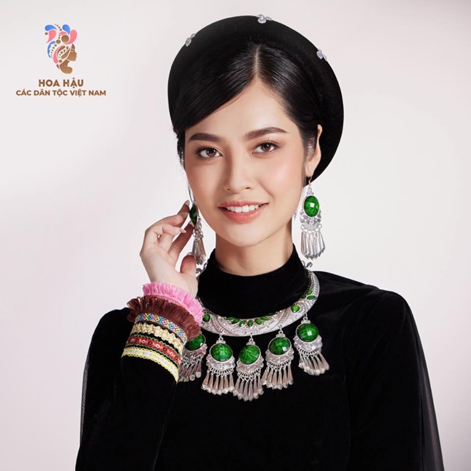 Hoa hậu Nông Thuý Hằng cũng bị cư dân mạng đưa vào tầm ngắm vì tên viết tắt là T.H.