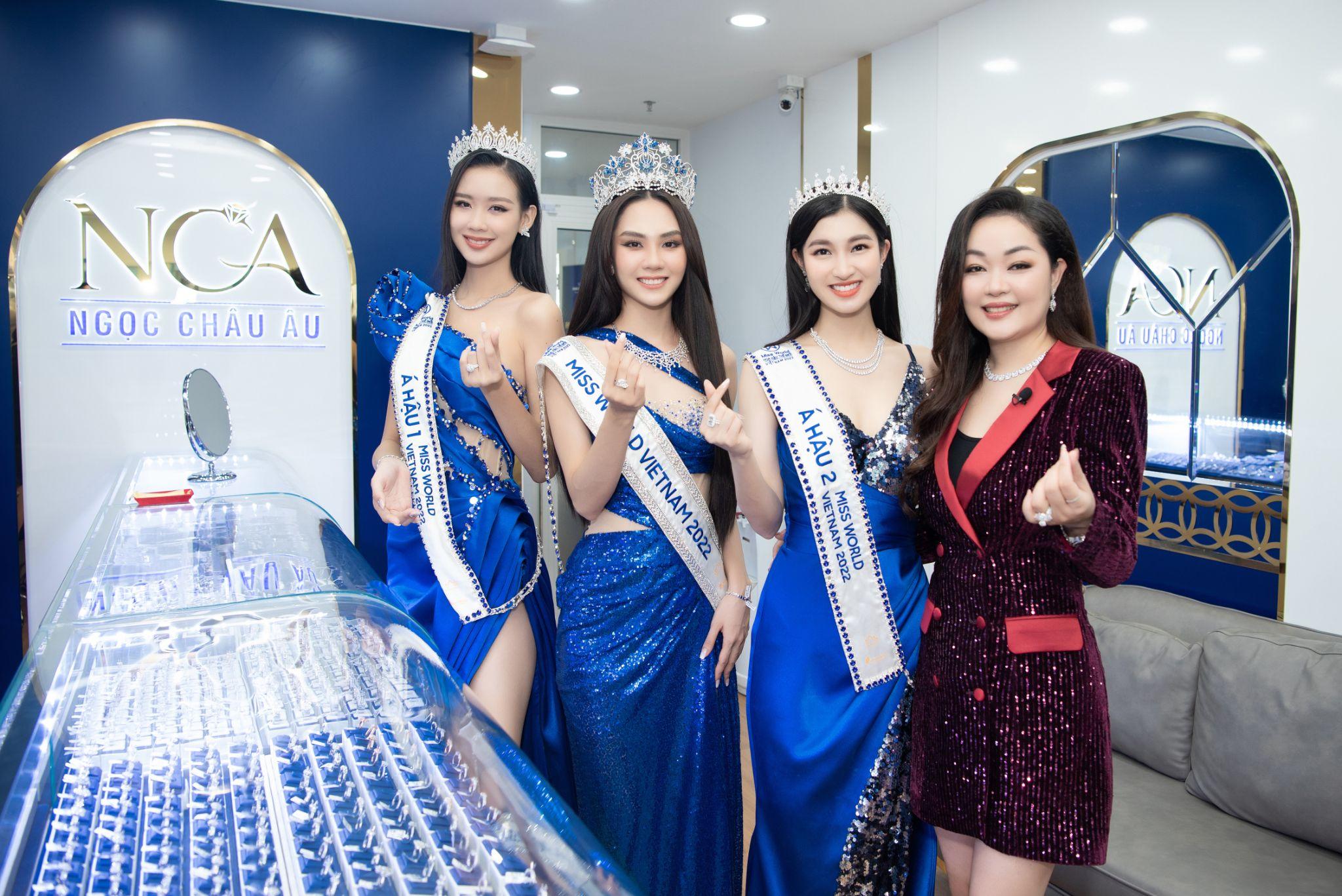 CEO Hoàng Thanh Nga cùng Hoa hậu - Huỳnh Nguyễn Mai Phương, Á hậu 1 - Lê Nguyễn Bảo Ngọc, Á hậu 2 - Nguyễn Phương Nhi tham quan showroom Ngọc Châu Âu