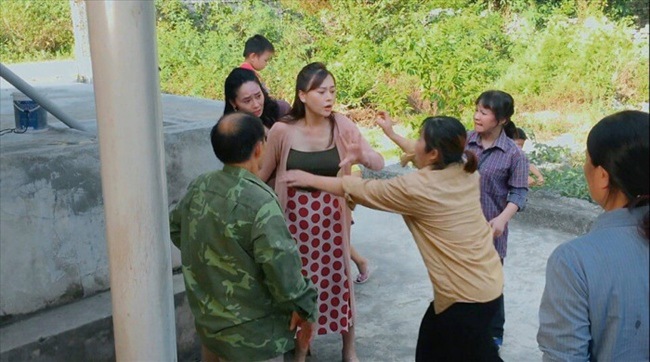 Phương Oanh - Quỳnh Kool amp;#34;đụngamp;#34; nhau vai cá tính: Người được khen lột xác, kẻ bị chê cố gồng - 10