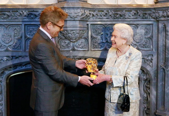 Bí mật thú vị về lần duy nhất Nữ hoàng Elizabeth II đóng phim: Được siêu điệp viên 007 hộ tống dự Olympic 2012 - 1
