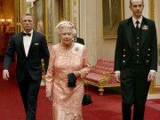 Giải trí - Bí mật thú vị về lần duy nhất Nữ hoàng Elizabeth II đóng phim: Được siêu điệp viên 007 hộ tống dự Olympic 2012