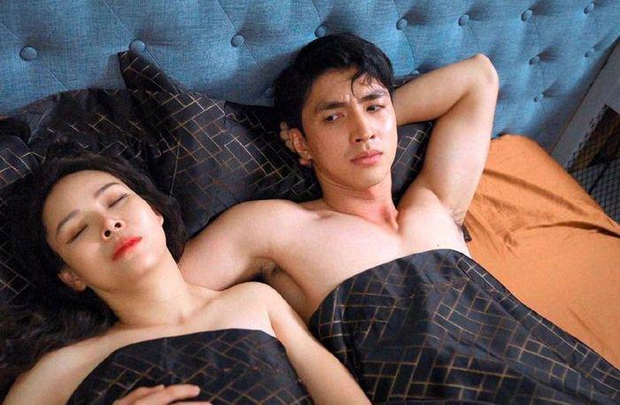 amp;#34;Chị sếp gợi cảmamp;#34; diễn cảnh nóng vẫn bắt chồng xin lỗi: Loạt sao amp;#34;cùng cảnhamp;#34; thì sao? - 1