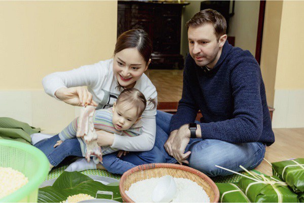 amp;#34;Chị sếp gợi cảmamp;#34; diễn cảnh nóng vẫn bắt chồng xin lỗi: Loạt sao amp;#34;cùng cảnhamp;#34; thì sao? - 7