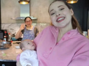 Mẹ 9X người Canada ở cữ nghiêm ngặt: Quấn bụng 8 tiếng, cả tháng không gội đầu