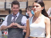 Giải trí - Sau 10 năm không gặp mặt cha, Suri bắt đầu tha thứ cho Tom Cruise?