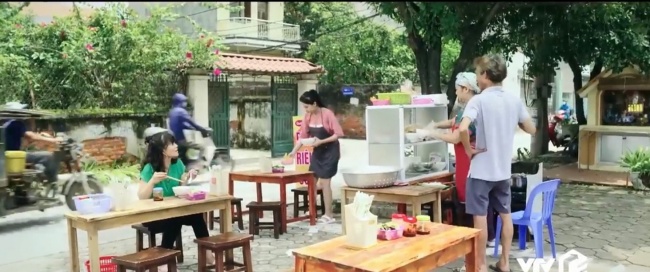 Bối cảnh nhà Phong ở tập 37 Đấu Trí có nhiều điểm giống với nhà bà Bích trong Hương Vị Tình Thân.