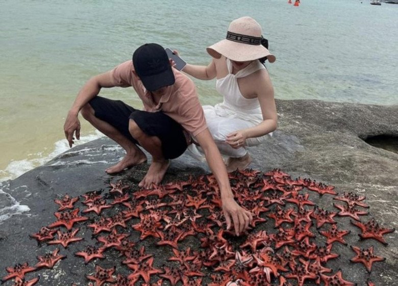 Nhóm 3 thanh niên 1 nam 2 nữ mang hơn 100 con sao biển phơi lên đá chụp ảnh ở Phú Quốc, CĐM bức xúc: amp;#34;Dân trí thấp!amp;#34; - 3