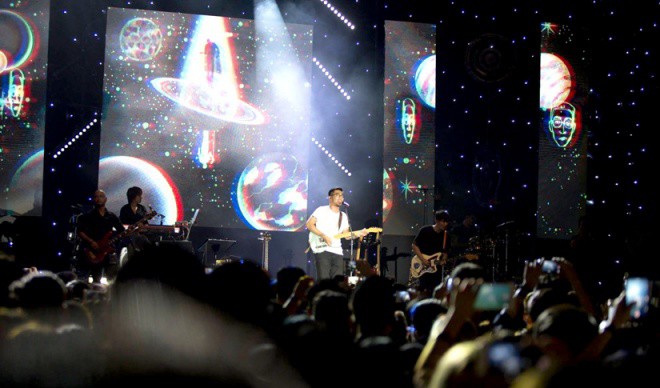 Liveshow đầu tiên trong sự nghiệp của Vũ - Hành tinh song song.
