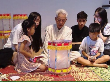 Video: Nghệ nhân 20 năm dạy trẻ làm đồ chơi truyền thống