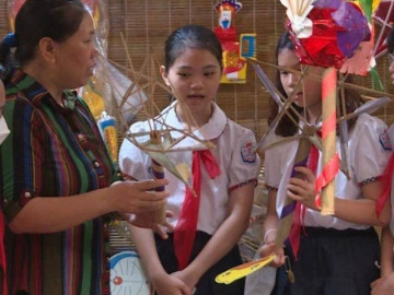 Video: Chơi Trung thu đậm chất cổ truyền tại phố cổ Hà Nội