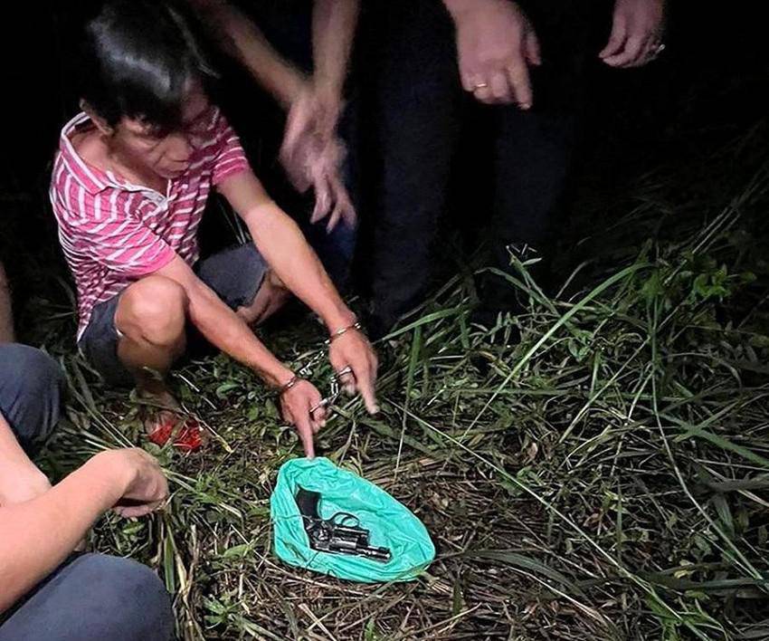 Khẩu súng gây án được cơ quan công an thu giữ. Ảnh: CA