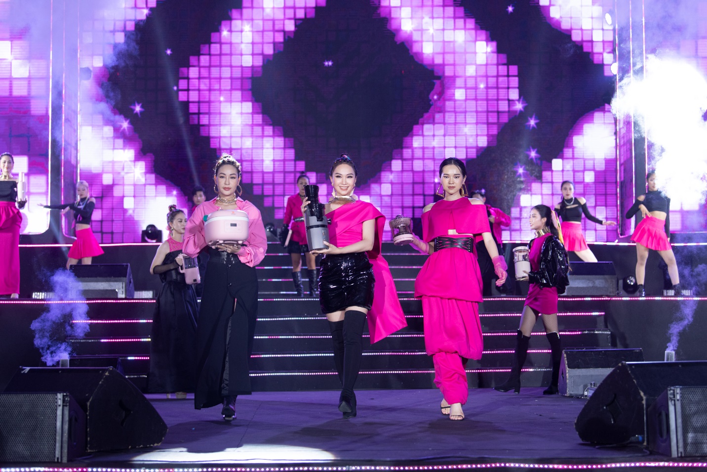 Khán giả bất ngờ với màn trình diễn Fashionitchen show độc lạ