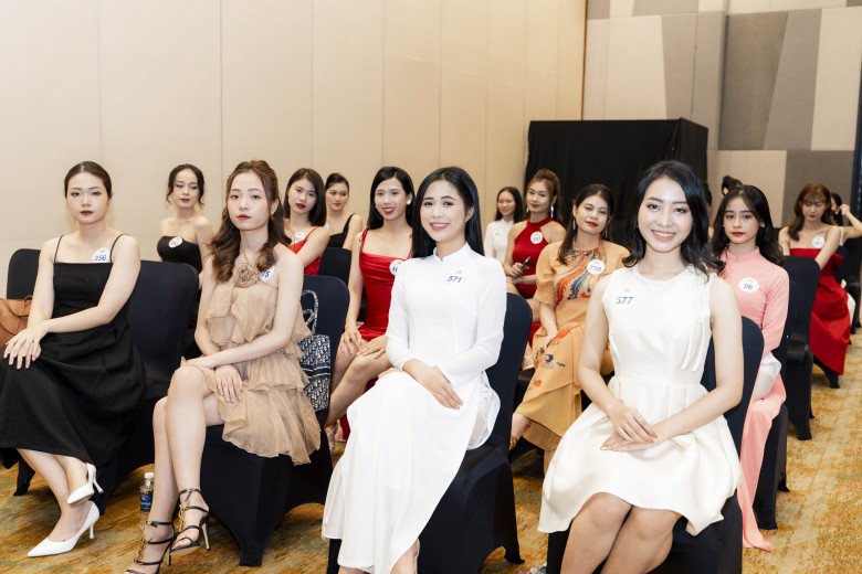 Sơ khảo Hoa hậu Du lịch VN 2022: Tiếp viên hàng không đổ bộ, người catwalk sóng sánh, người ăn diện gây ngượng - 1