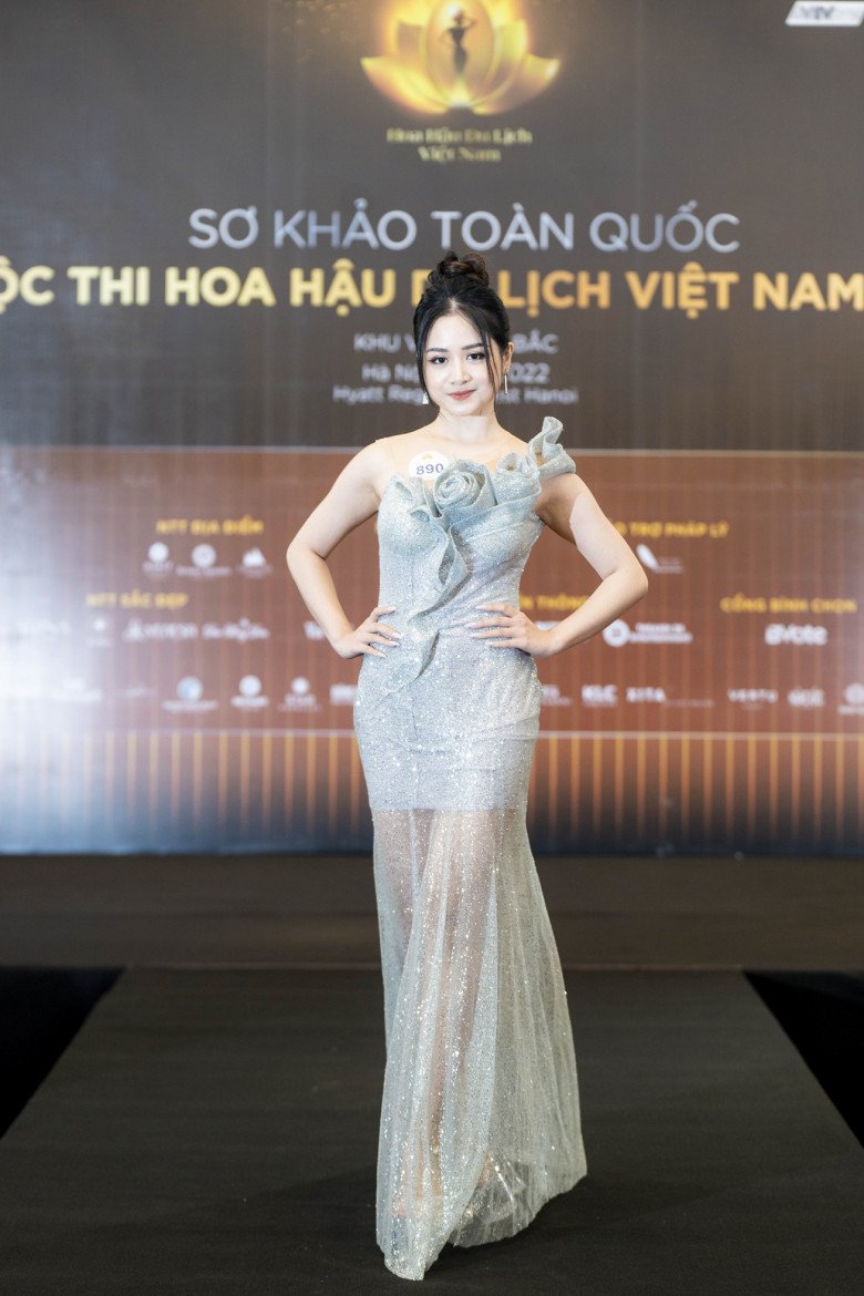 Sơ khảo Hoa hậu Du lịch VN 2022: Tiếp viên hàng không đổ bộ, người catwalk sóng sánh, người ăn diện gây ngượng - 11