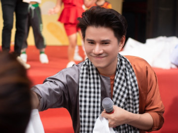 Vũ Mạnh Cường nghẹn ngào đón Tết Trung Thu với các em thiếu nhi trong bệnh viện