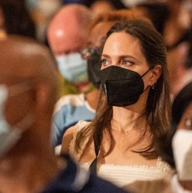 Angelina còn tham gia sự kiện ở trường của con gái.