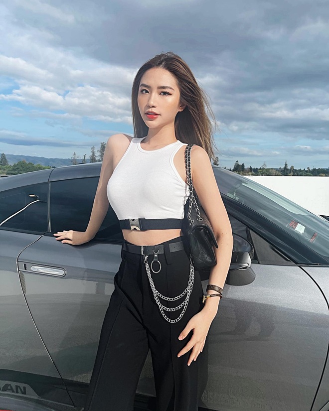 Hotgirl một thời lại có “quá khứ” dở khóc dở cười khi nhiều lần đối diện với cái tên “nửa ta nửa tây”, “không đụng hàng” với bất cứ ai.