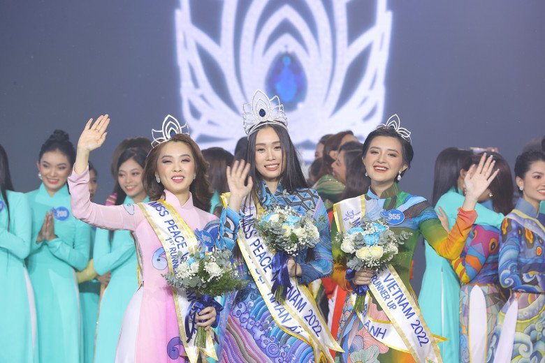 Cô phiên dịch viên - Trần Thị Ban Mai đăng quang Miss Peace Vietnam 2022 mặt xinh, body xuất sắc - 4