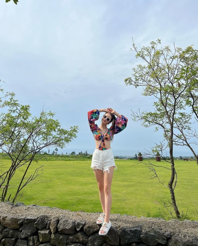 Lee Da Hae có đôi chân dài thẳng tắp.