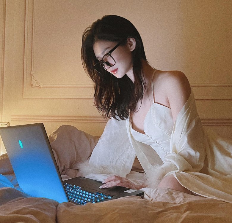 Hotgirl Blase Loan Loan dính với scandal amp;#34;5 ngày 4 đêmamp;#34; đẹp cỡ nào: Da trắng muốt, đường cong uốn lượn - 8