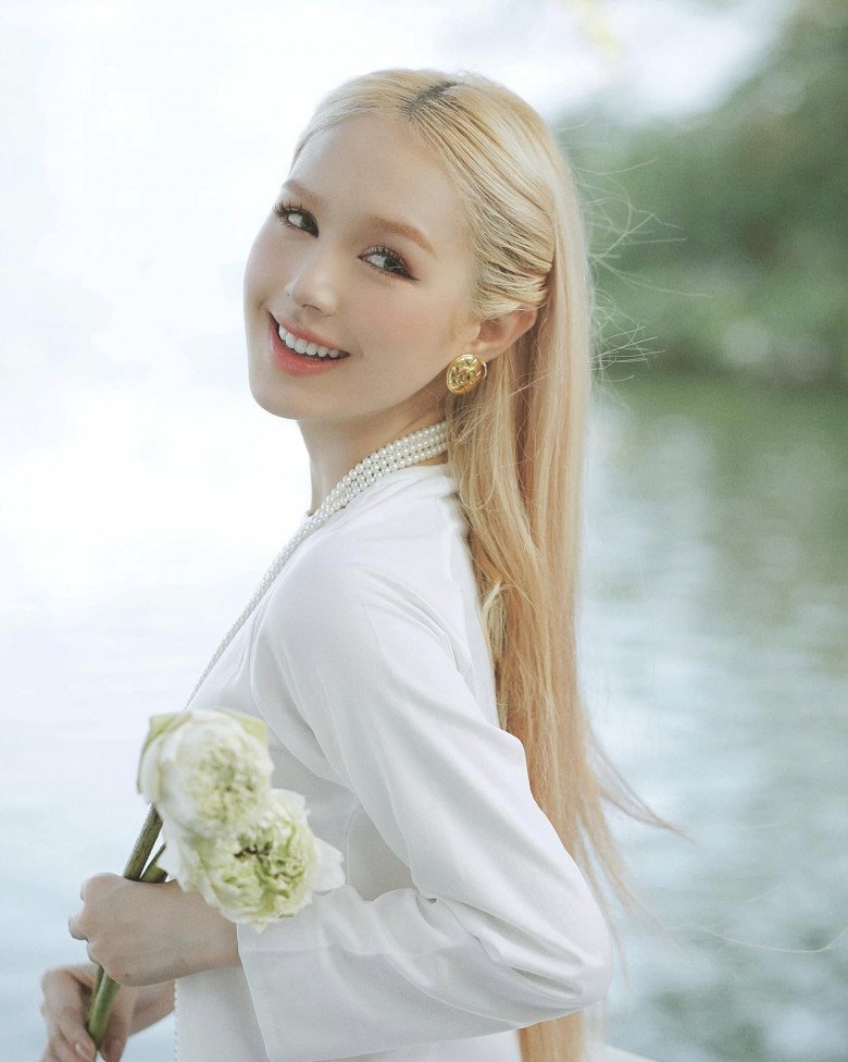 Nhan sắc xinh đẹp của hotgirl Xoài Non. Cô nàng cho biết gương mặt không can thiệp thẩm mỹ và không lai Tây, hoàn toàn là thừa hưởng nét đẹp từ bố mẹ