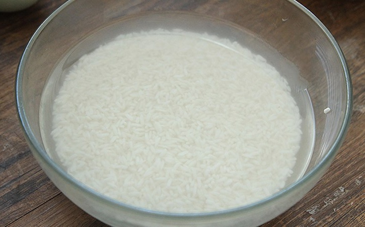 Nấu cơm chỉ cho nước thật thiếu sót, thêm 2 nguyên liệu này hạt trắng thơm căng bóng, mềm dẻo - 4