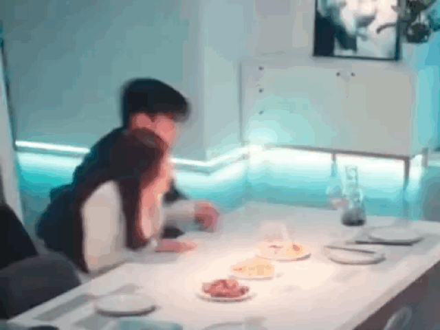 Giải trí - Trương Hàn bị tố lợi dụng cảnh quay nhạy cảm để kéo nội y, đụng chạm ngực bạn diễn nữ