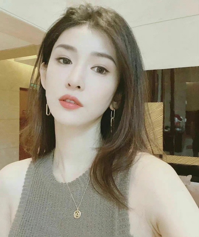 Blase Loan Loan đang là hot girl gây chú ý nhất thời gian gần đây.