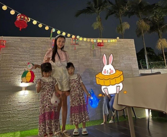 Quách Khả Doanh khoe con gái cao vống.