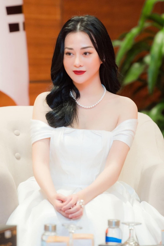 Phương Oanh bình thản khoe mâm cơm tự nấu đủ món giữa amp;#34;bão scandalamp;#34;, người xem bình phẩm ngoại hình của Shark Bình - 10