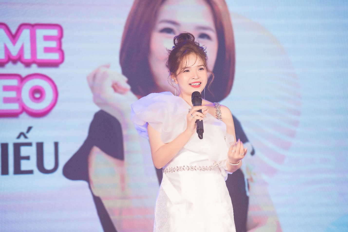 Doanh nhân trẻ Phan Hiếu chính thức ra mắt với vai trò Tân Giám đốc đại diện Kosxu tại Việt Nam trong đêm tiệc.