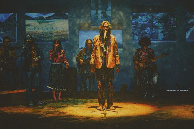 Phút cuối, màu nước phủ lên người Đen và tất cả.