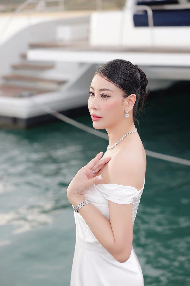Lão hóa ngược như ăn đào tiên, Hoa hậu Hà Kiều Anh cân đẹp mọi kiểu tút tát của gái teen - 8