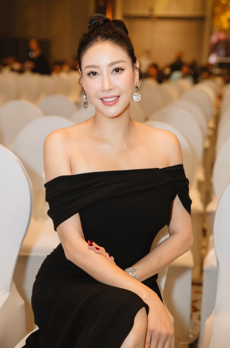 Lão hóa ngược như ăn đào tiên, Hoa hậu Hà Kiều Anh cân đẹp mọi kiểu tút tát của gái teen - 9