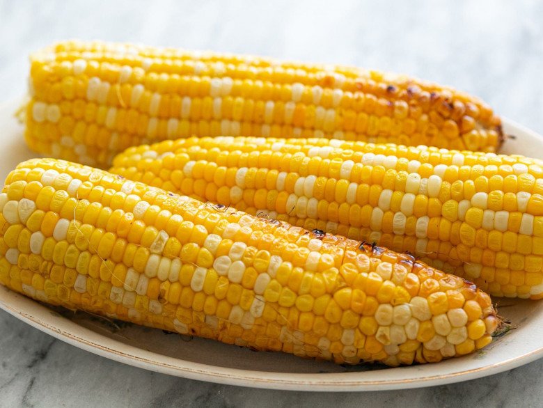 Ngô ngọt là một trong những loại thực vật giàu protein. (Ảnh minh họa)