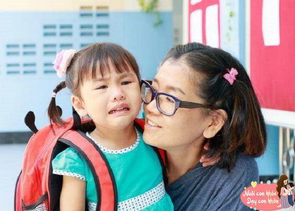 Trẻ rụt rè có ép cũng vô ích, 4 mẹo hay để con dũng cảm, thêm tự tin