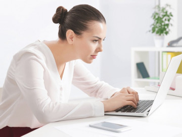 Tại sao nhiều người trẻ măng đau mỏi vai gáy? Cách xoa bóp, tập luyện chữa đau mỏi vai gáy ai cũng làm được ở nhà