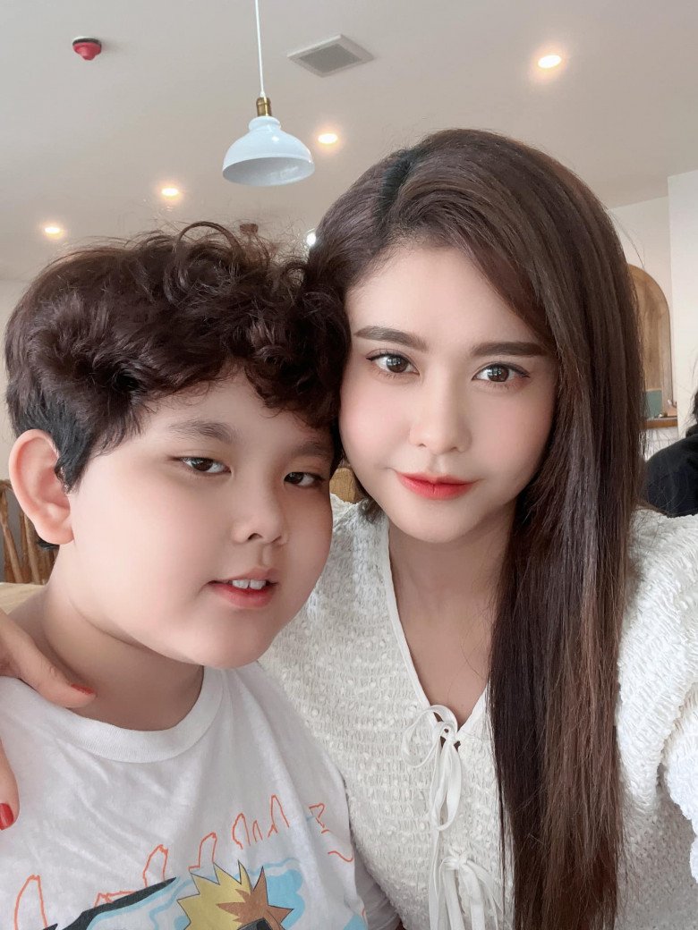 4 năm đơn thân vất vả, Trương Quỳnh Anh đứng cạnh con trai 10 tuổi tưởng hotgirl bên thanh niên nào - 1