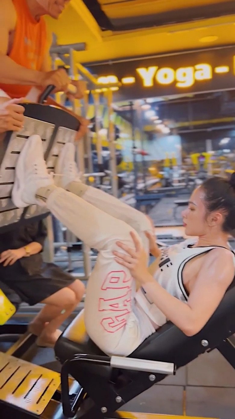 Kỹ thuật tập của nàng Trinh rất khéo. Với người có số năm kinh nghiệm rèn luyện cao và lại tập cùng vận động viên thể hình Phạm Văn Mách nên có thể nói, cô rất đề cao kỹ thuật. 