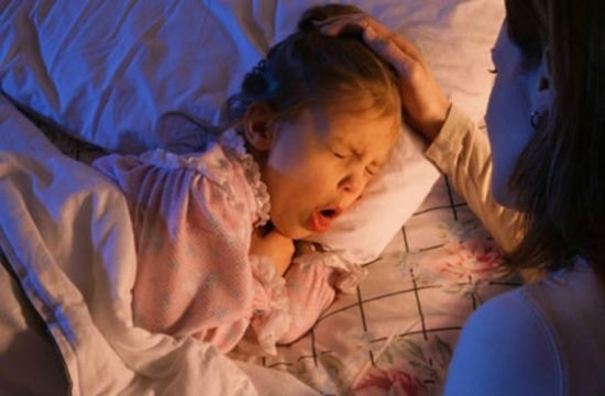 Trẻ ho nhiều về đêm có nguy hiểm? BS tiết lộ dấu hiệu cần đưa trẻ đi viện gấp - 2