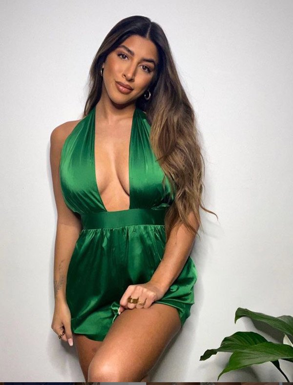 Người đẹp Shannon không ngại ngần tiết lộ sở thích quan hệ mạnh mẽ của mình. 