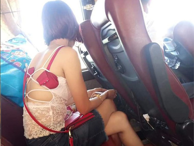Bắt xe khách về quê, cô gái khiến người ngồi cạnh cũng ngượng chín mặt vì áo lót bung cúc