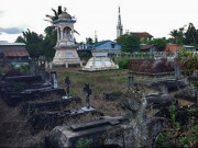 Tin tức - Bí ẩn về ngôi mộ chôn đứng ở Tiền Giang, người dân vừa khiếp sợ vừa oán hận khi nhắc đến