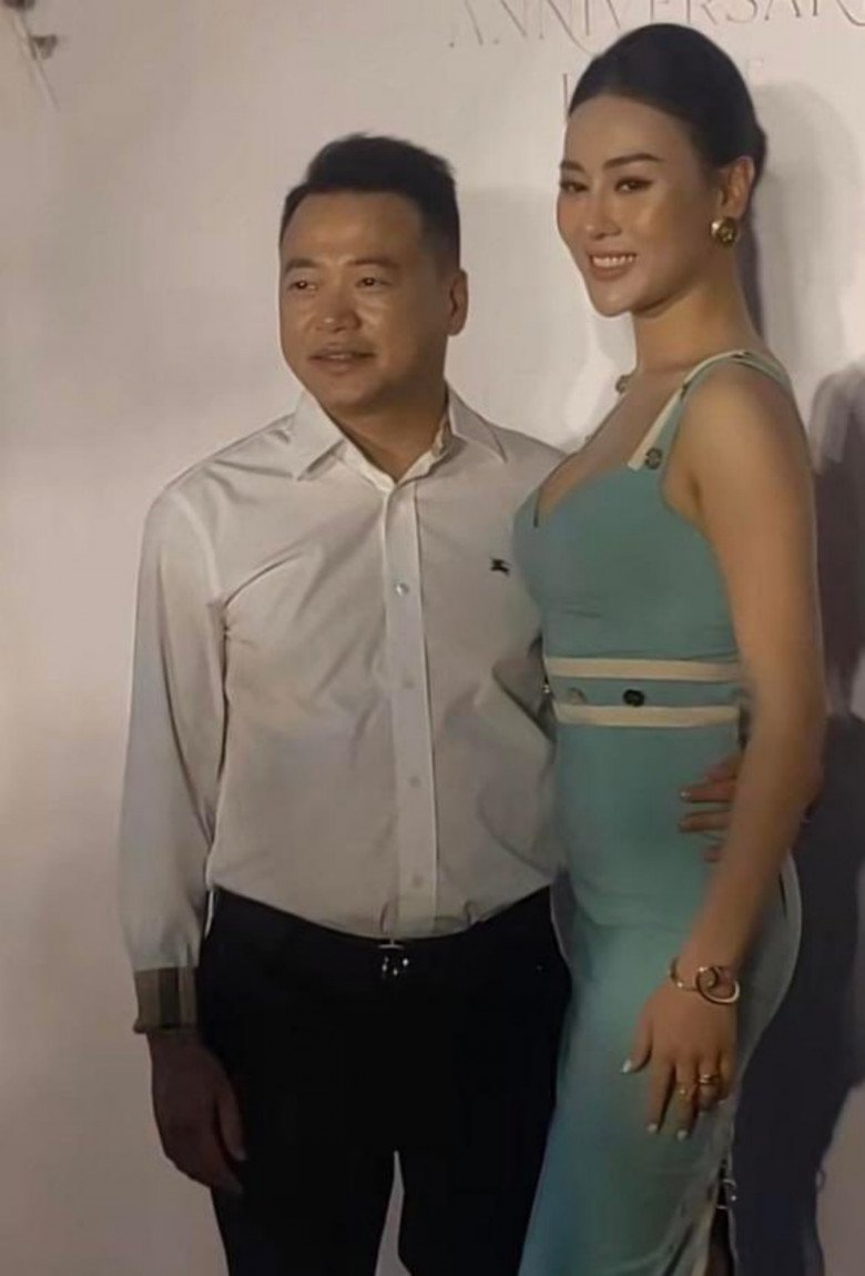 Bị chê như amp;#34;mẹ sềamp;#34;, Phương Oanh xuất hiện lộng lẫy bên Shark Bình, đính chính phong độ với amp;#34;váy sát thủamp;#34; - 1