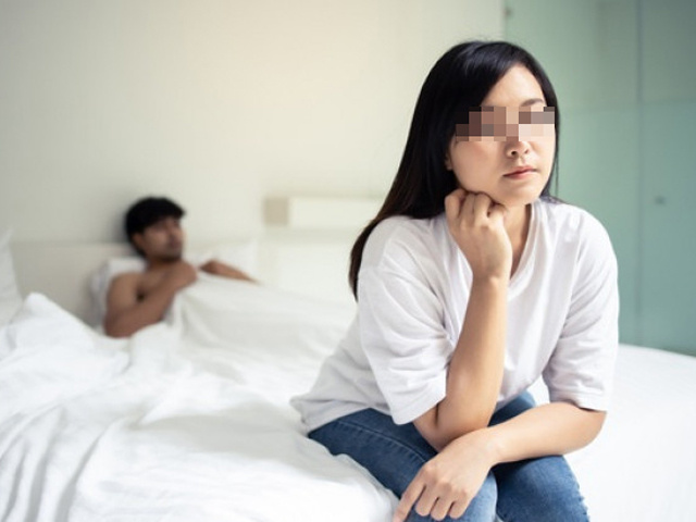 Chồng đột nhiên đòi ngủ riêng, vợ thuê người theo dõi, bàng hoàng phát hiện lý do thật sự