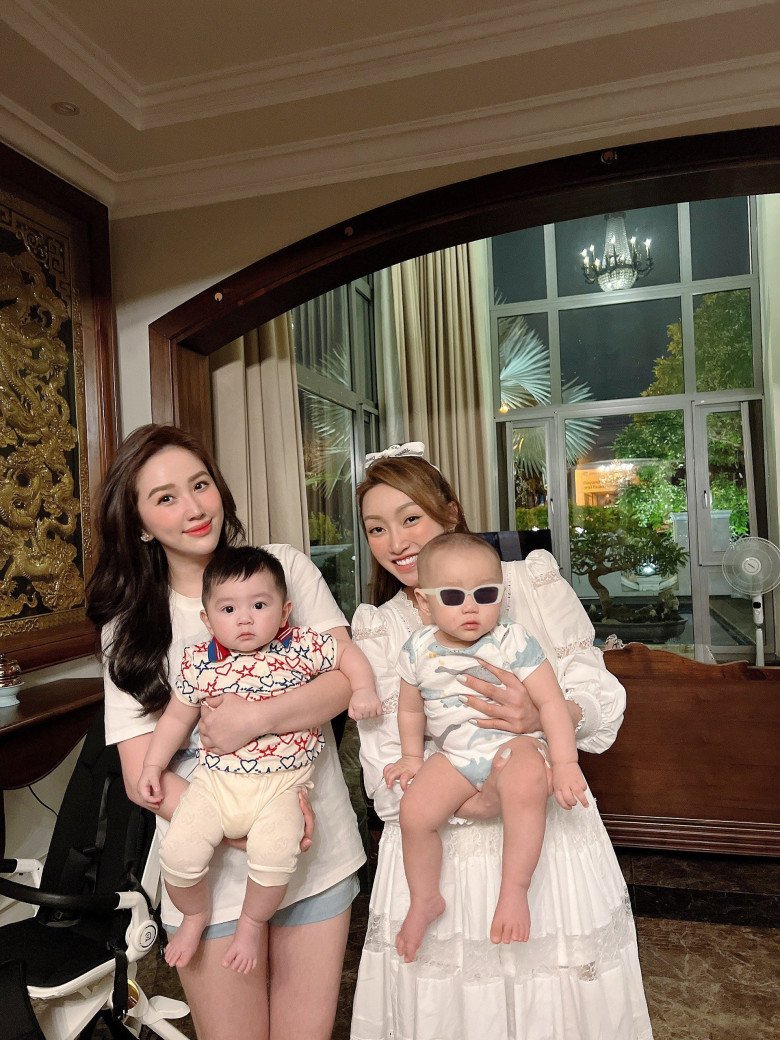 Những lần họp mặt của 3 hội mẹ bỉm VIP nhất showbiz Việt: Bố mẹ sang chảnh, con cái đáng yêu - 12