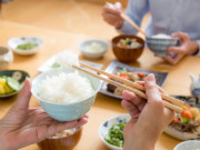 Sức khỏe - Nên ăn rau trước rồi tới cơm, thịt hay ngược lại thì tốt hơn? Đáp án khiến nhiều người vỗ tay hưởng ứng