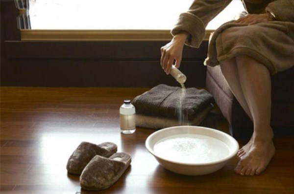 Việc cô gắng vệ sinh vùng kín sau khi quan hệ có thể không hữu ích như nhiều người tưởng. (Ảnh minh họa) 