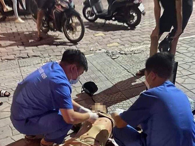 Anh N.T. bị đâm gục, tử vong ngoại viện sau khi bị Thức tấn công.