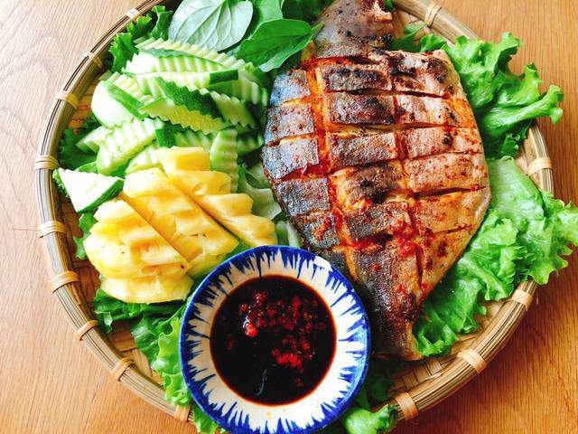 Cá chim đen nướng muối ớt.